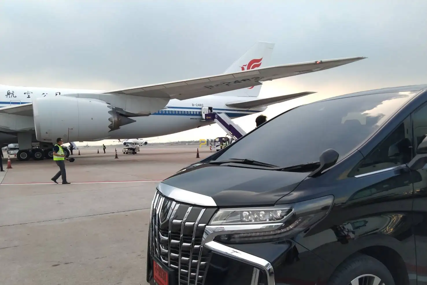 Toyota Alphard and Mercedes Benz E Class