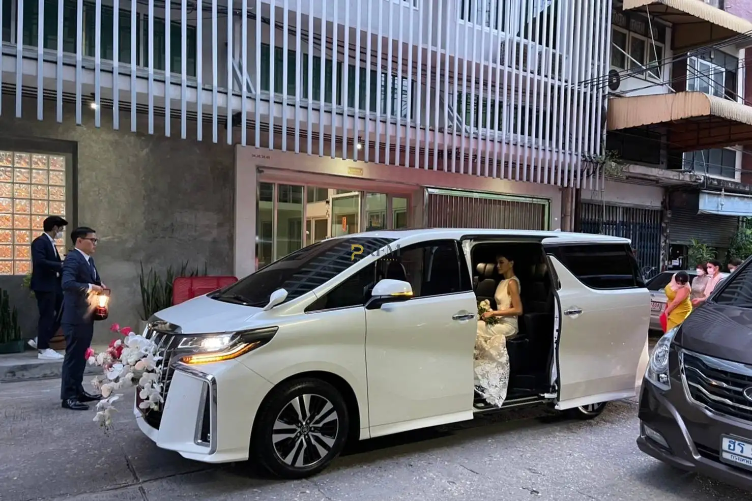 Toyota Alphard and Mercedes Benz E Class
