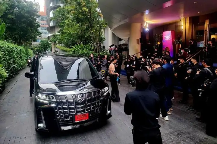 Toyota Alphard and Mercedes Benz E Class